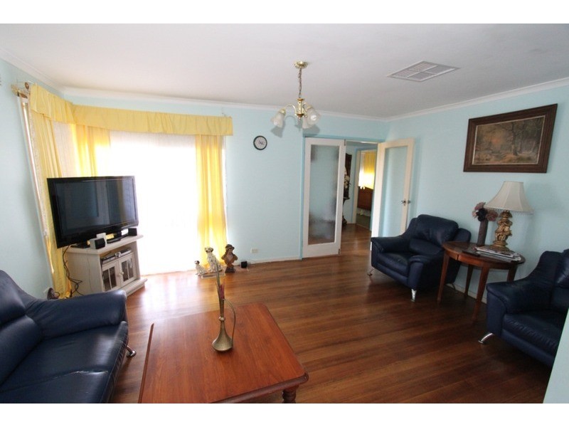 16 Oldershaw Road, Melton VIC 3337