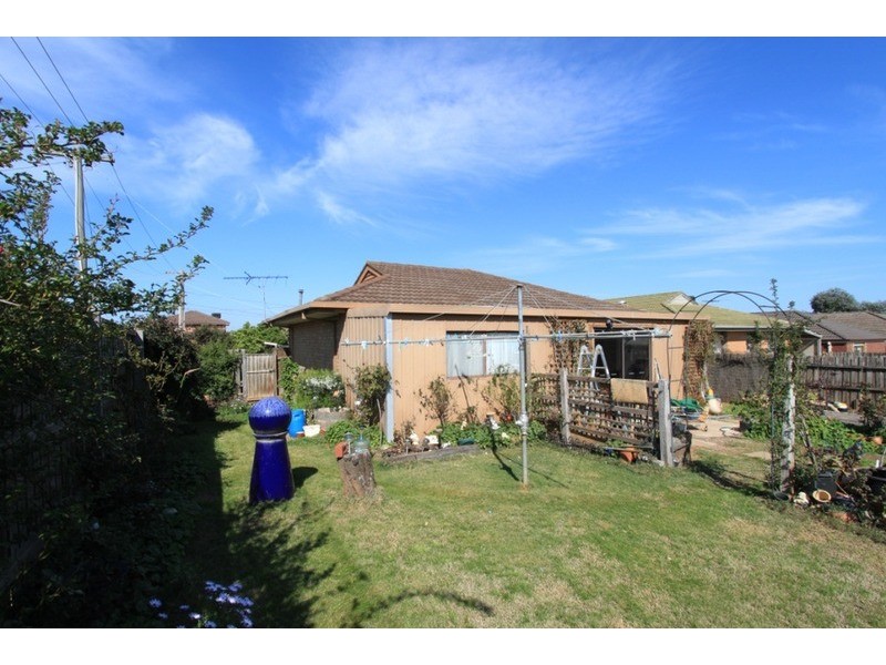 16 Oldershaw Road, Melton VIC 3337