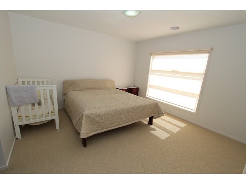17 Longtree Drive, Melton West VIC 3337
