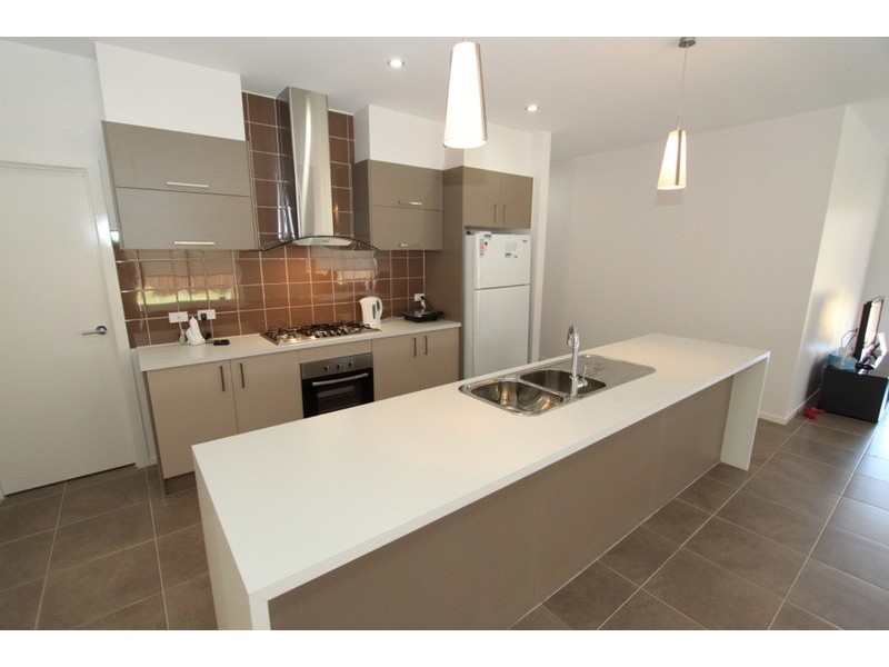 17 Longtree Drive, Melton West VIC 3337