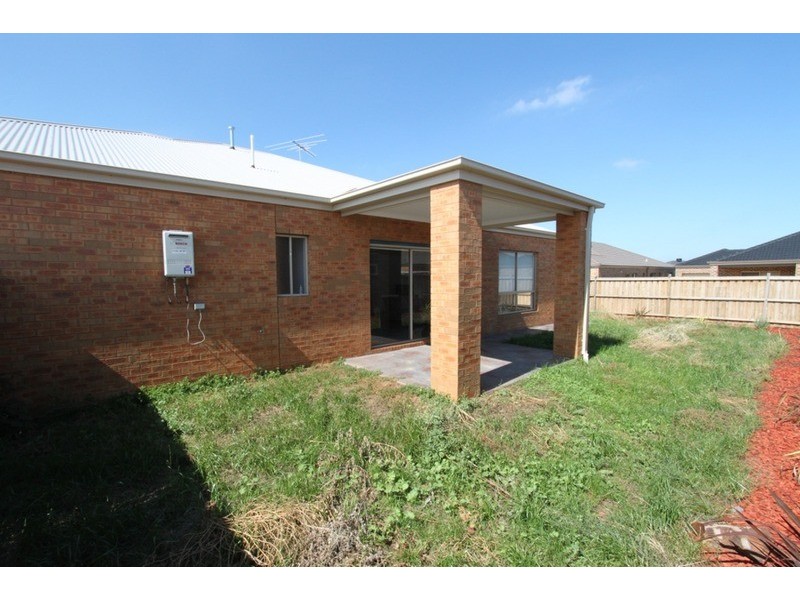 17 Longtree Drive, Melton West VIC 3337