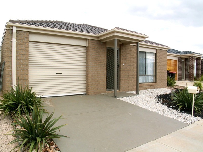 55 Peter Pan  Crescent, Melton VIC 3337