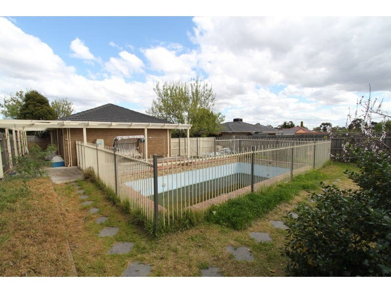 20 Quail Crescent, Melton VIC 3337