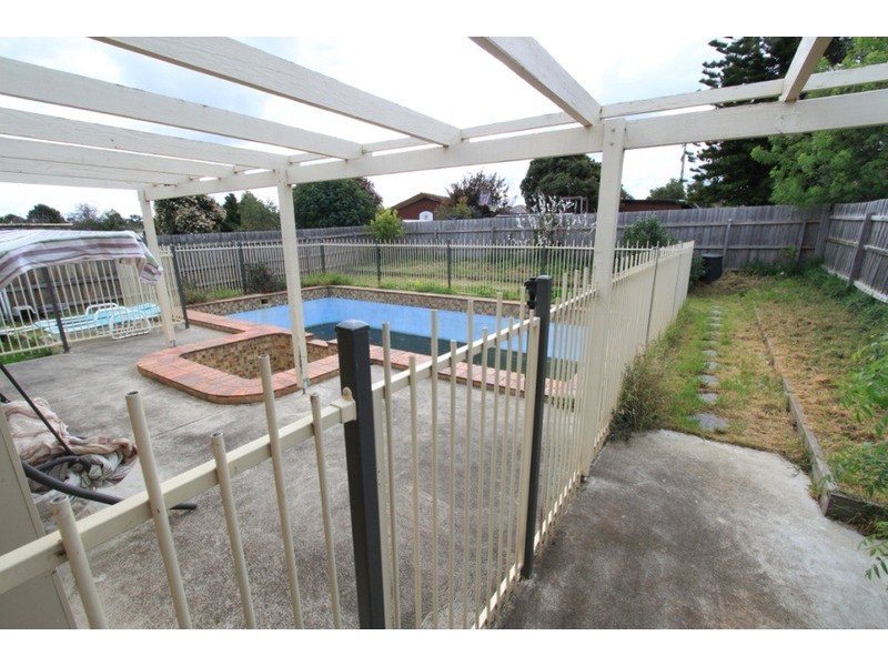 20 Quail Crescent, Melton VIC 3337