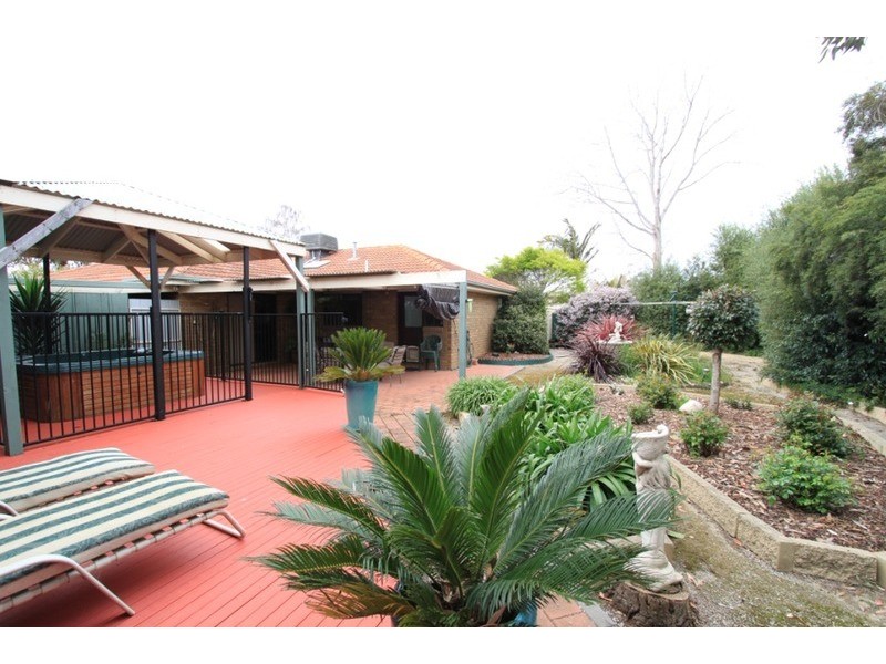 6 Wootton Court, Melton South VIC 3338