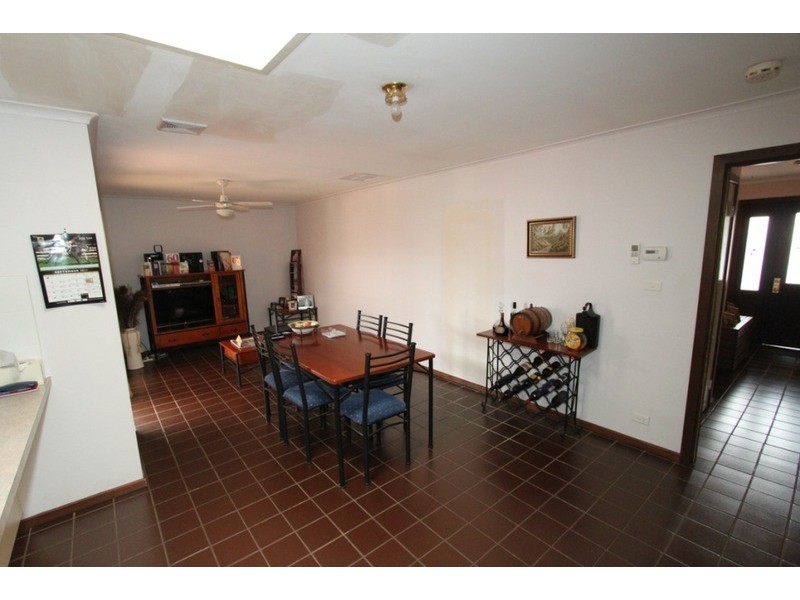 6 Wootton Court, Melton South VIC 3338