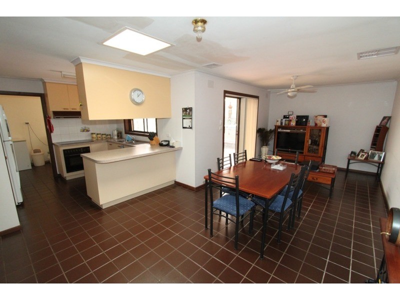 6 Wootton Court, Melton South VIC 3338