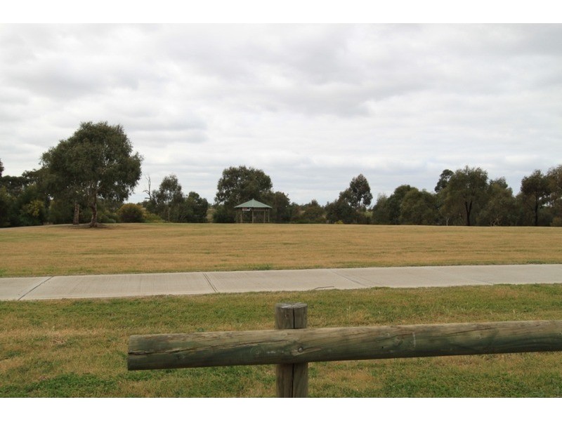 6 Wootton Court, Melton South VIC 3338