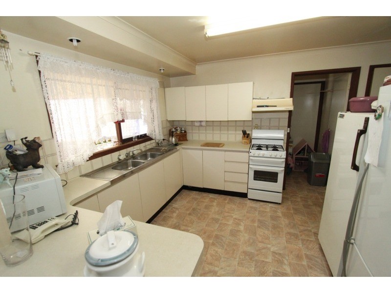 11 Brennan Street, Melton South VIC 3338