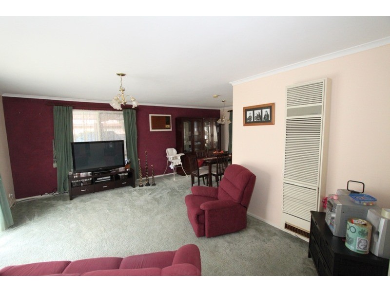 11 Brennan Street, Melton South VIC 3338