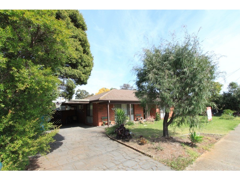 11 Brennan Street, Melton South VIC 3338