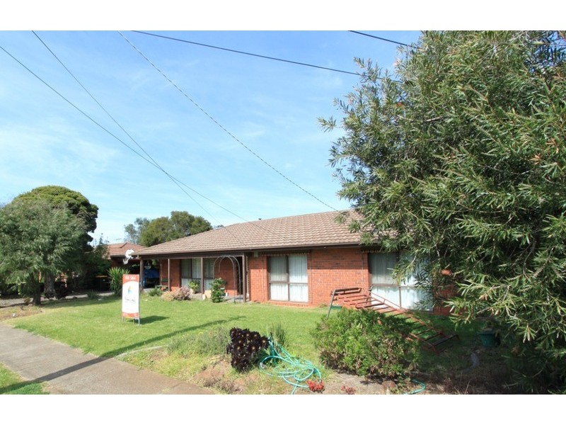 11 Brennan Street, Melton South VIC 3338