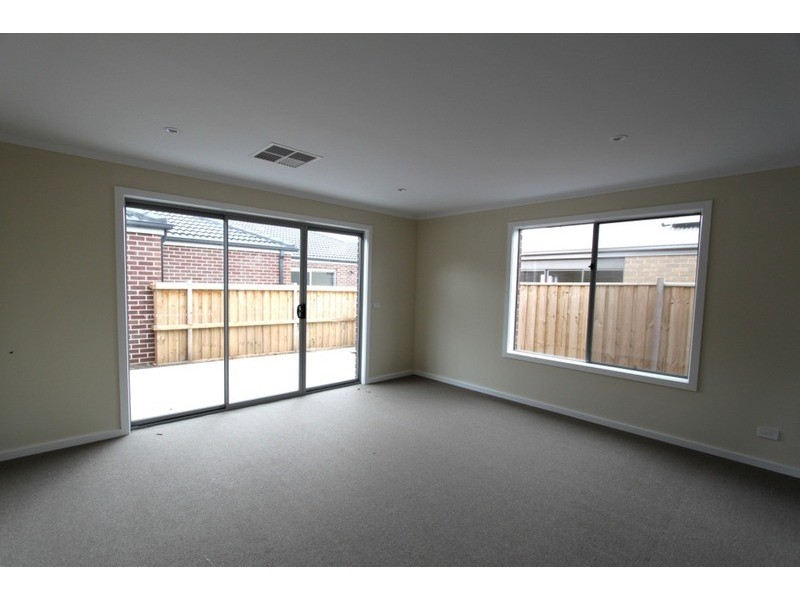 91 Longtree Drive, Melton VIC 3337