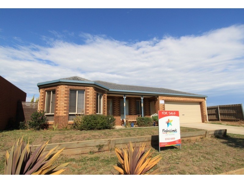 73 Dalray Crescent, Kurunjang VIC 3337