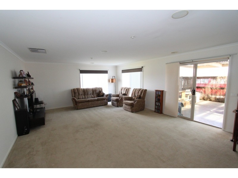 73 Dalray Crescent, Kurunjang VIC 3337