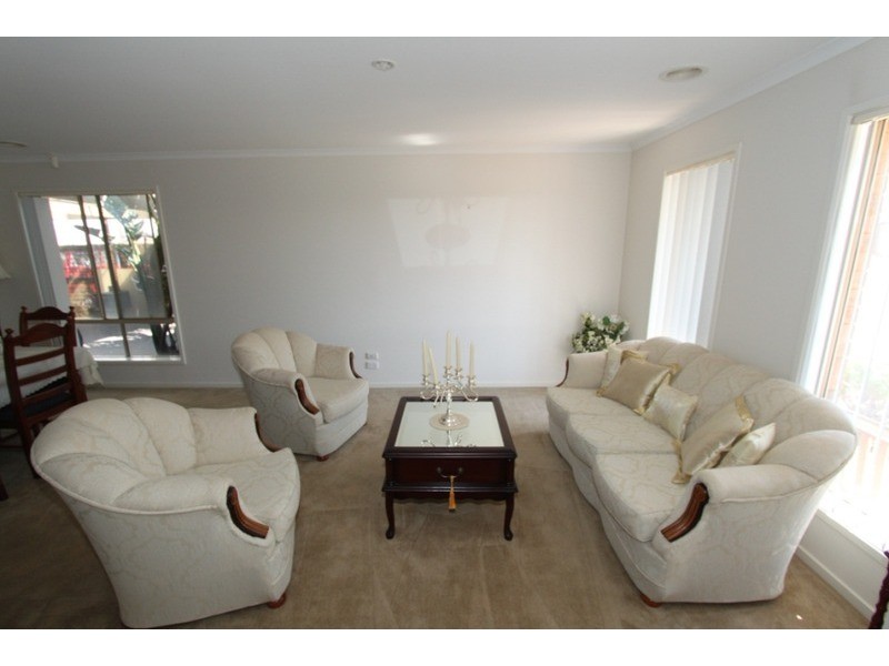 73 Dalray Crescent, Kurunjang VIC 3337