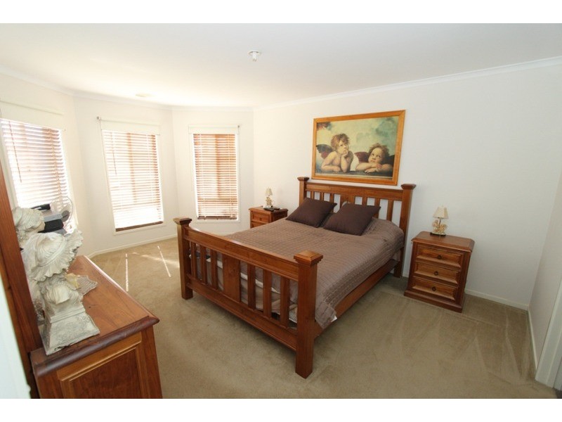 73 Dalray Crescent, Kurunjang VIC 3337