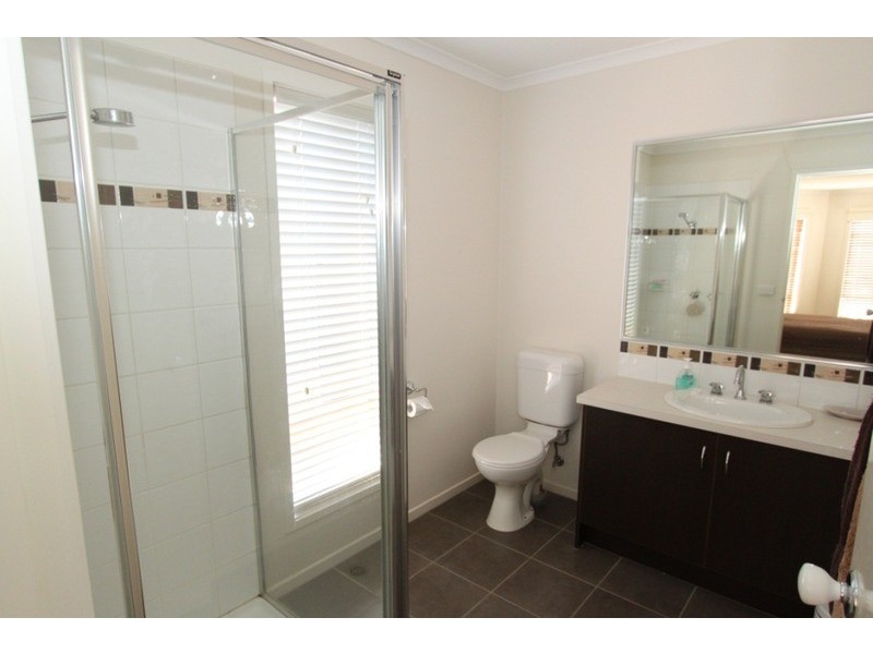 73 Dalray Crescent, Kurunjang VIC 3337