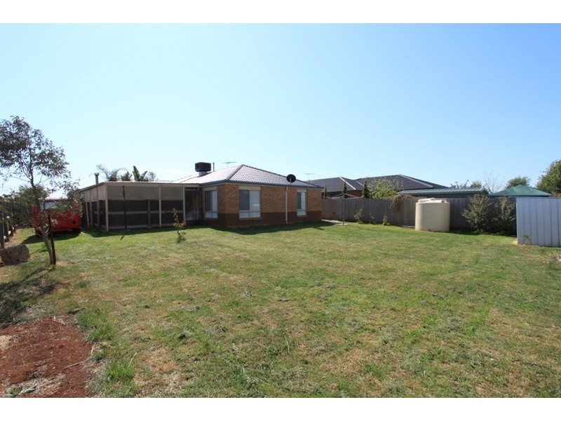 73 Dalray Crescent, Kurunjang VIC 3337