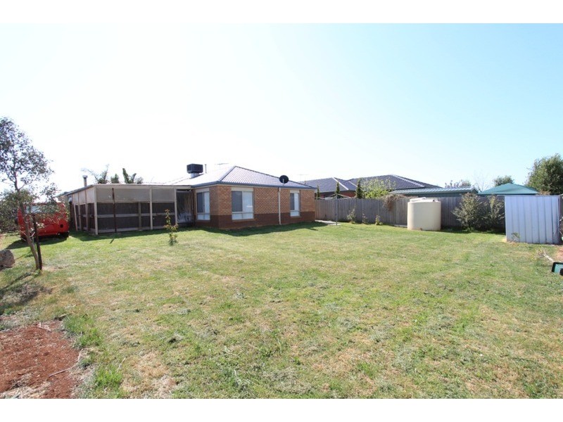 73 Dalray Crescent, Kurunjang VIC 3337