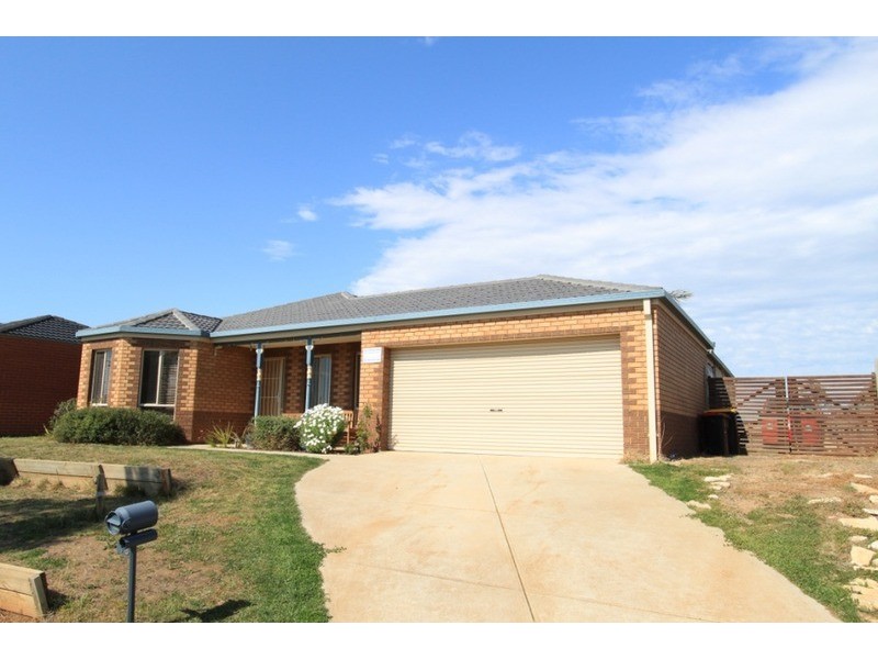 73 Dalray Crescent, Kurunjang VIC 3337