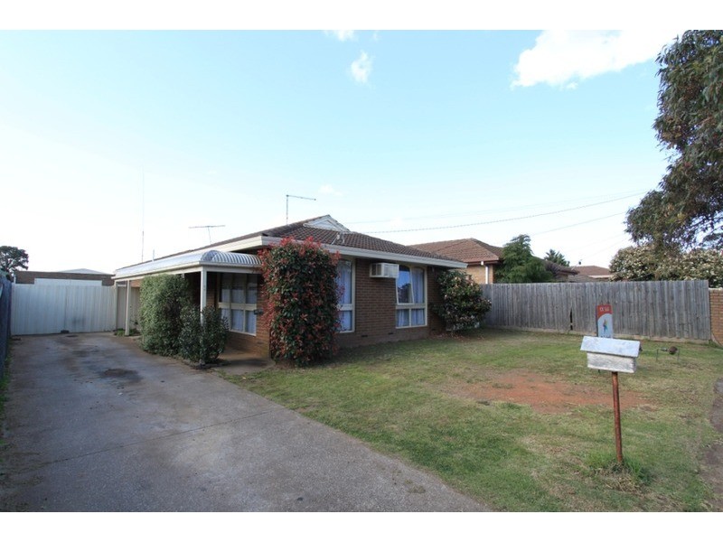 94 First Avenue, Melton South VIC 3338