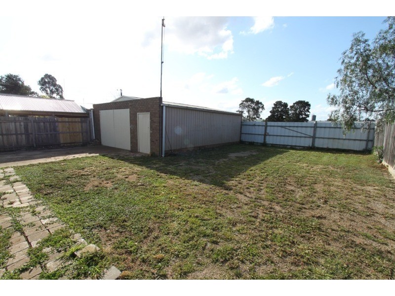 94 First Avenue, Melton South VIC 3338