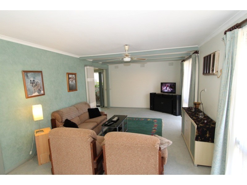 94 First Avenue, Melton South VIC 3338