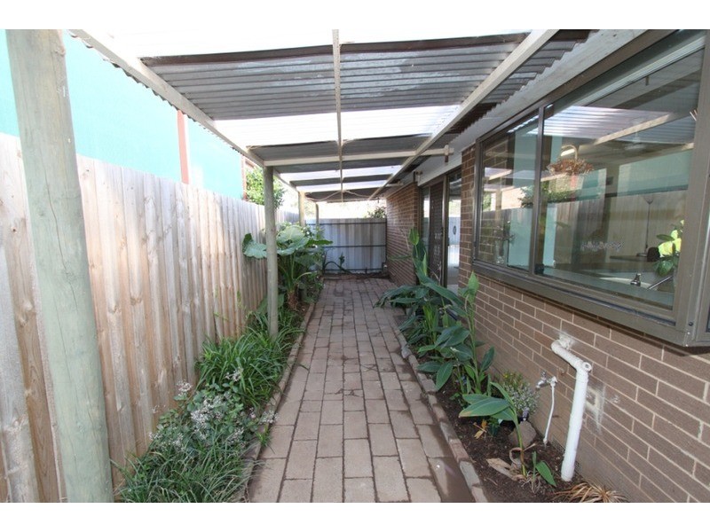94 First Avenue, Melton South VIC 3338