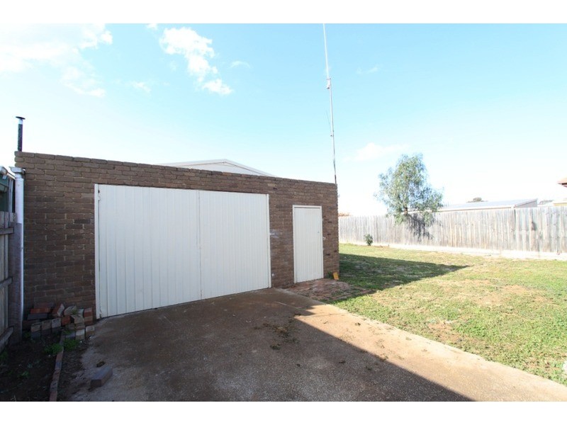 94 First Avenue, Melton South VIC 3338