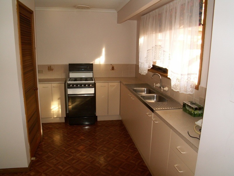 2/15 Smoult Drive, Melton VIC 3337