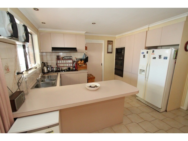 6 Roderick Drive, Kurunjang VIC 3337