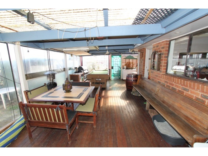 6 Roderick Drive, Kurunjang VIC 3337