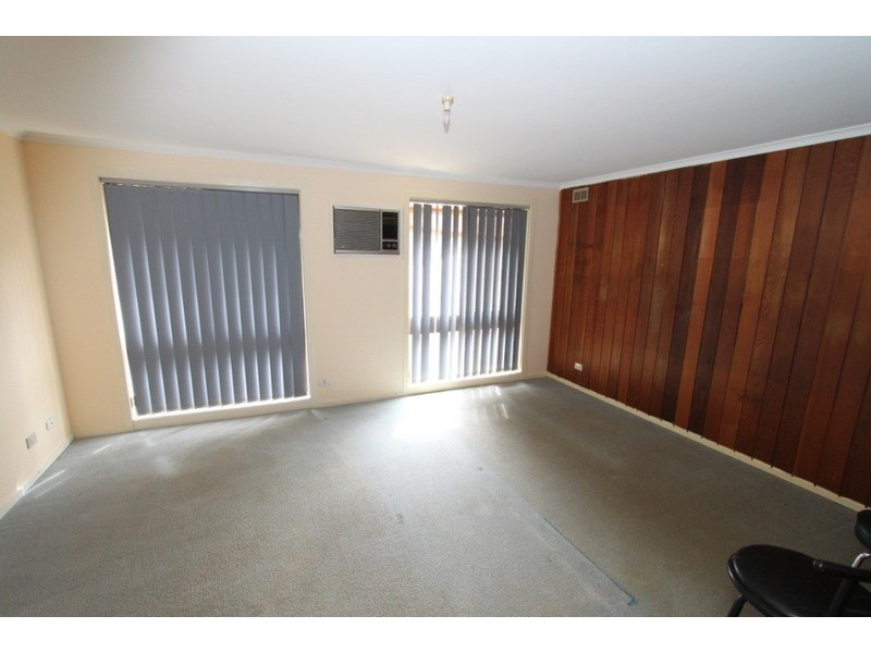 18 Lachlan Road, Melton South VIC 3338