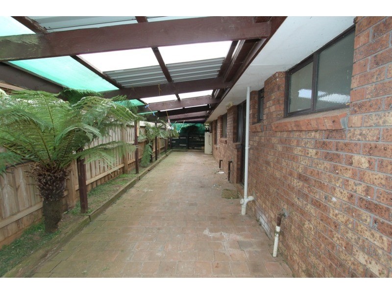 18 Lachlan Road, Melton South VIC 3338