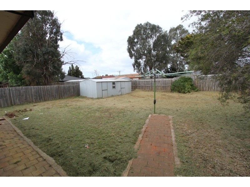 18 Lachlan Road, Melton South VIC 3338