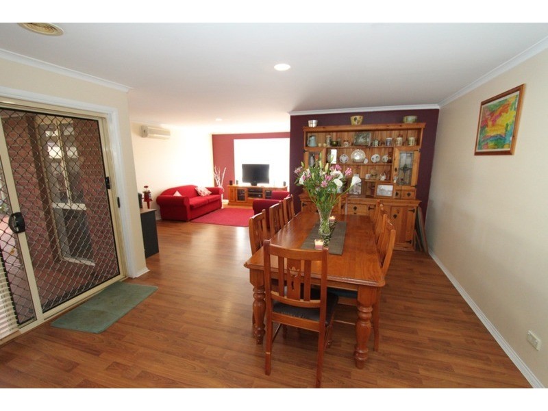 10 Garfield Close, Brookfield VIC 3338