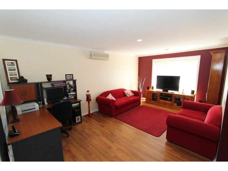 10 Garfield Close, Brookfield VIC 3338
