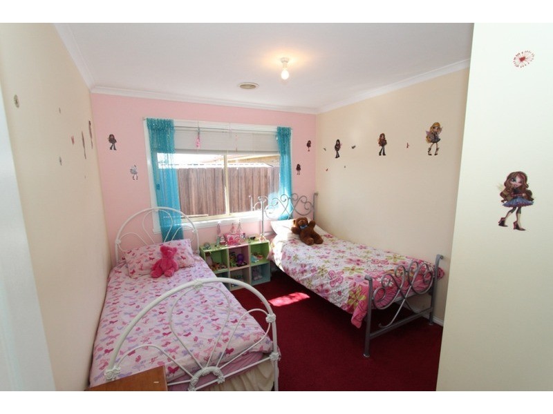 10 Garfield Close, Brookfield VIC 3338