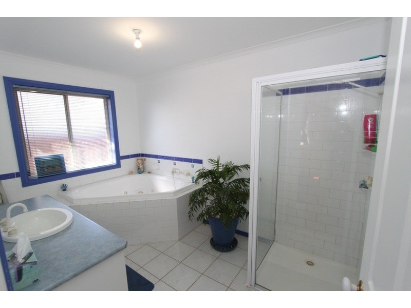 10 Garfield Close, Brookfield VIC 3338