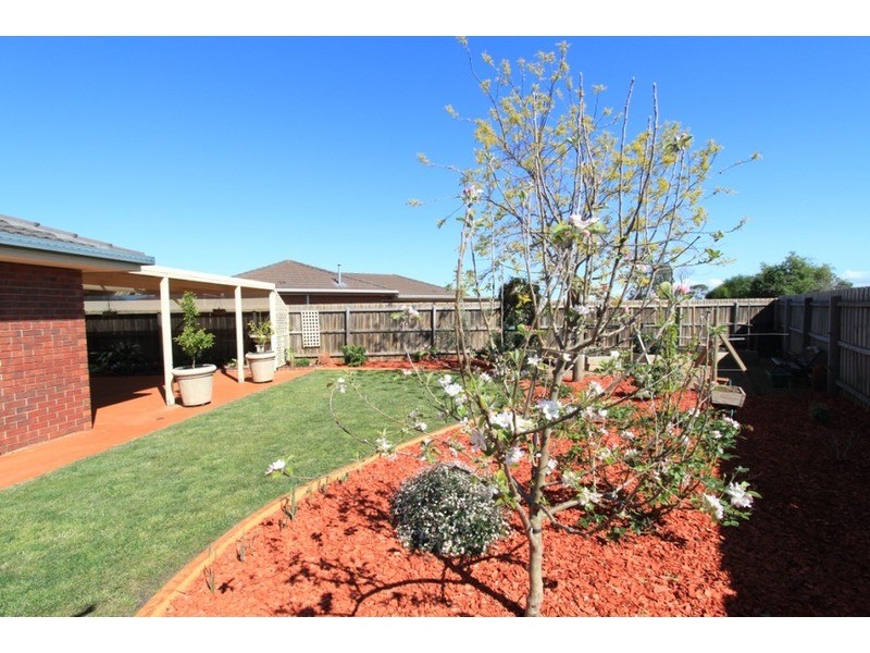 10 Garfield Close, Brookfield VIC 3338