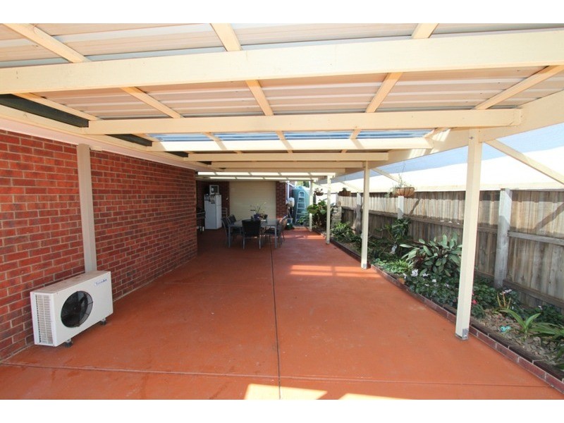 10 Garfield Close, Brookfield VIC 3338