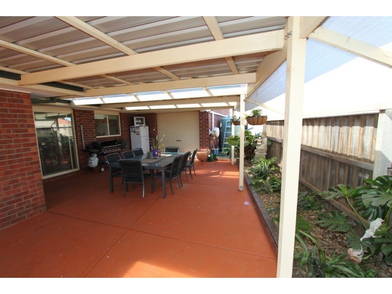 10 Garfield Close, Brookfield VIC 3338