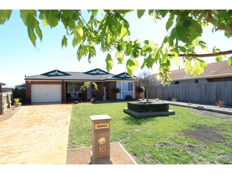 10 Garfield Close, Brookfield VIC 3338