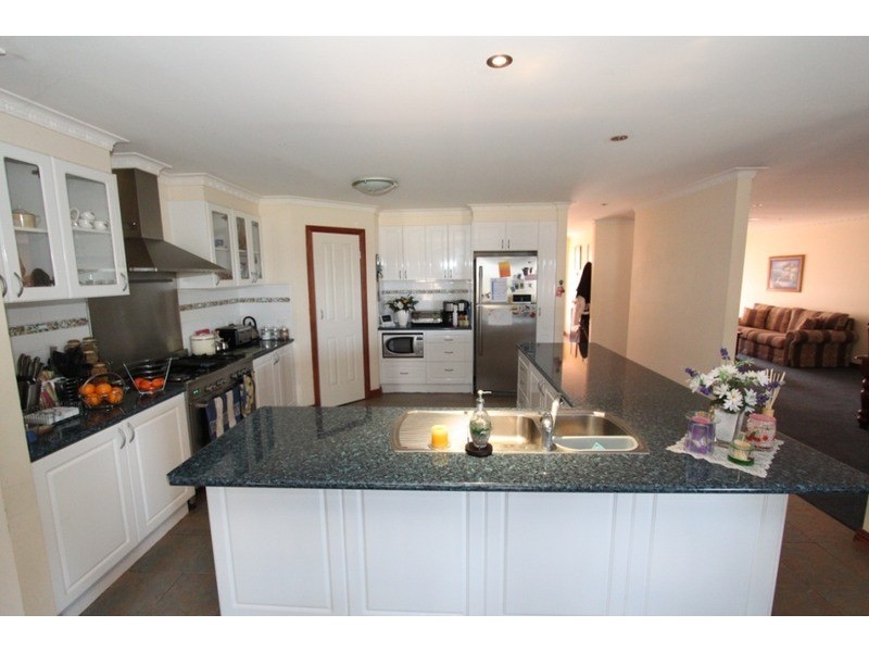 20 Runnymeade Lane, Brookfield VIC 3338