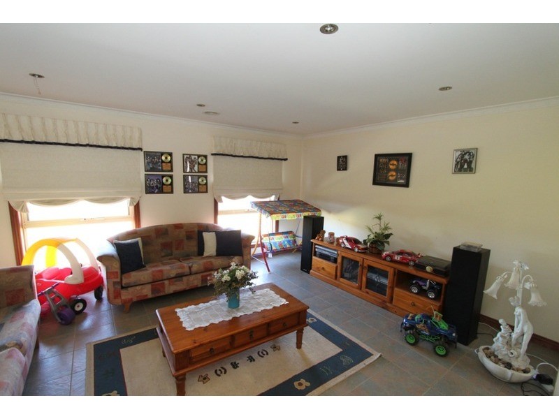 20 Runnymeade Lane, Brookfield VIC 3338