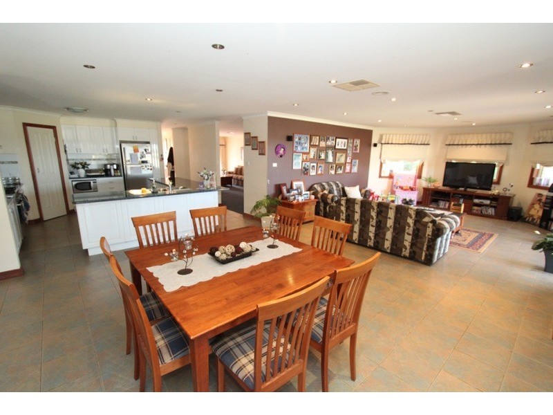 20 Runnymeade Lane, Brookfield VIC 3338