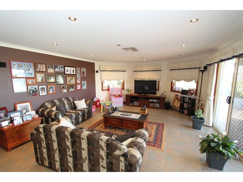 20 Runnymeade Lane, Brookfield VIC 3338