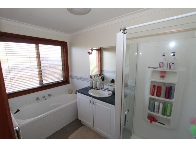 20 Runnymeade Lane, Brookfield VIC 3338