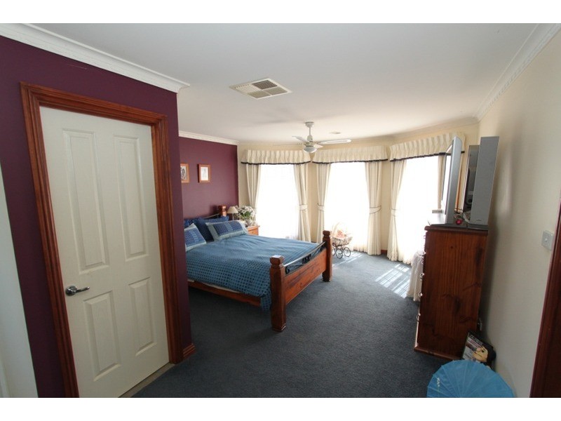 20 Runnymeade Lane, Brookfield VIC 3338